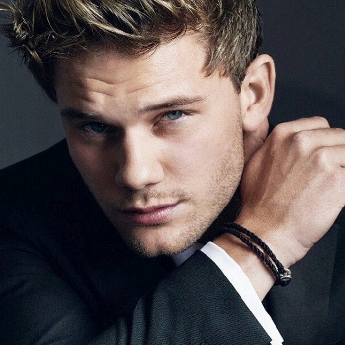 Jeremy Irvine, foto: TheAudioDB
