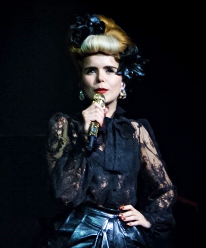 Paloma Faith, foto: Paloma Faith 2013.jpg : https://www.flickr.com/photos/stevenaleith/ derivative work: Lucian C. ( talk )